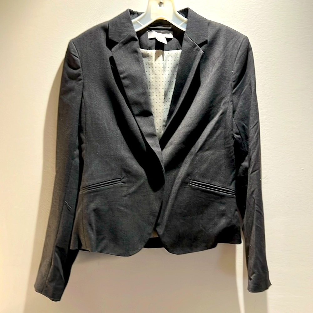 Grey, V-neck, One Button, Blazer. Lined with slight shoulder pads. H&M SZ 8.